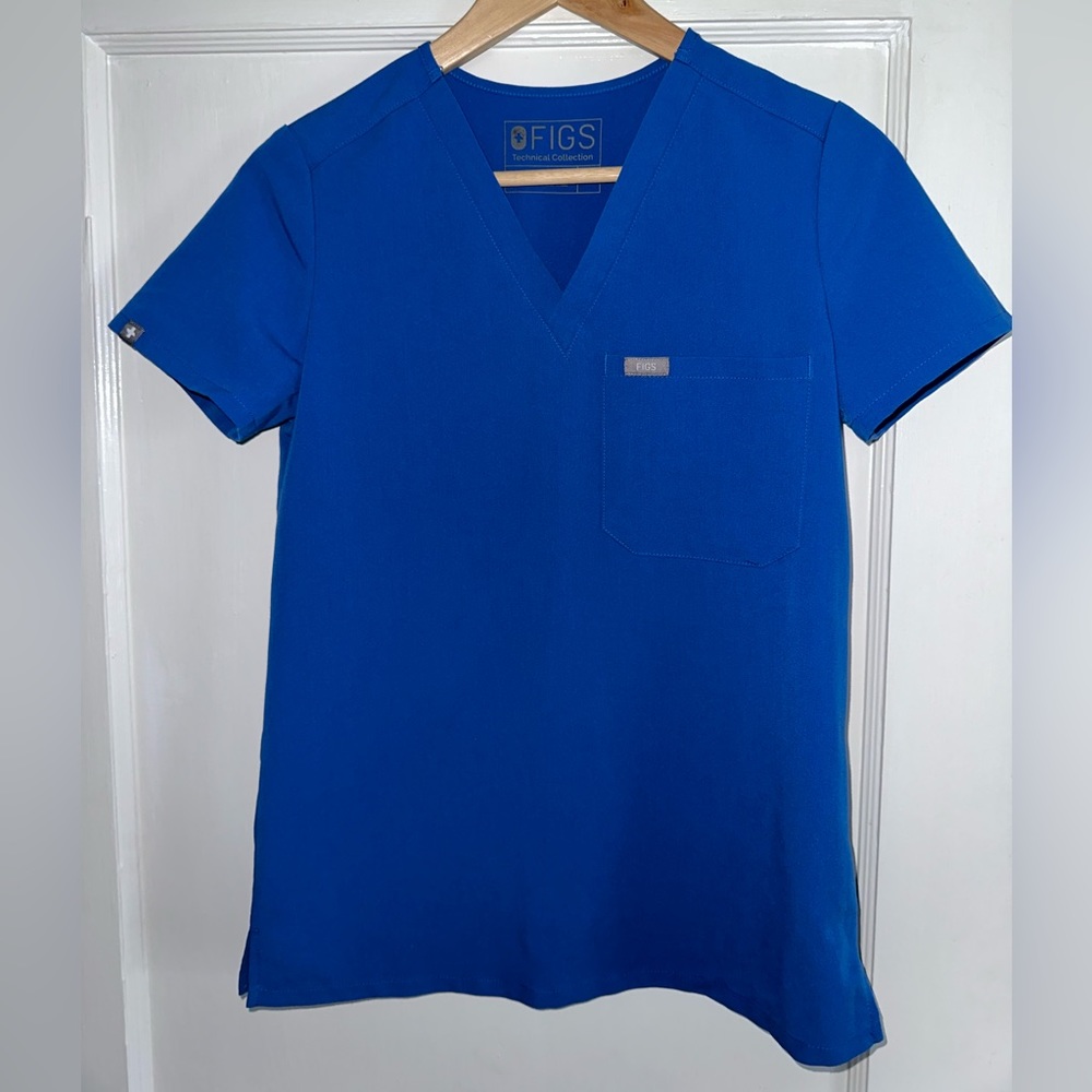 FIGS Catarina Scrub Top in Royal Blue